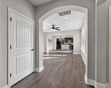 5800 Baythorne Dr - Photo Thumbnail 4