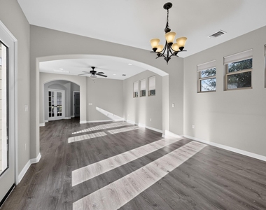 5800 Baythorne Dr - Photo Thumbnail 9
