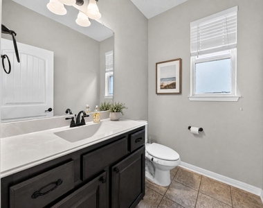 5800 Baythorne Dr - Photo Thumbnail 14