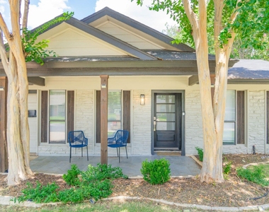7002 Whispering Oaks Dr - Photo Thumbnail 1