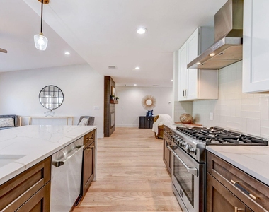 7002 Whispering Oaks Dr - Photo Thumbnail 14
