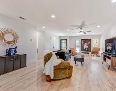 7002 Whispering Oaks Dr - Photo Thumbnail 8
