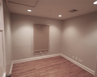 4702 Shadow Ln - Photo Thumbnail 9