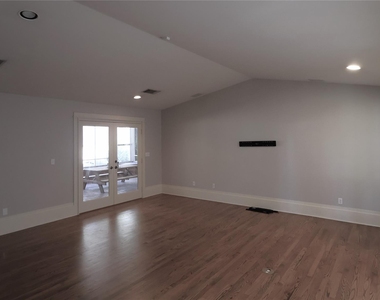 4702 Shadow Ln - Photo Thumbnail 4
