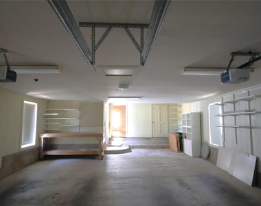 4702 Shadow Ln - Photo Thumbnail 6