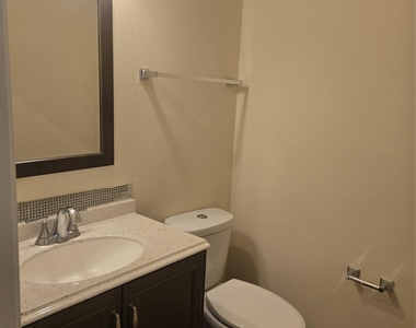 1207 Southport Dr - Photo Thumbnail 5