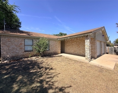 1403 Long Branch Dr - Photo Thumbnail 12