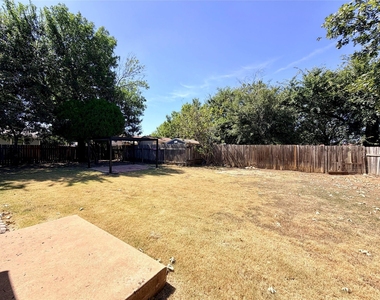 1403 Long Branch Dr - Photo Thumbnail 10