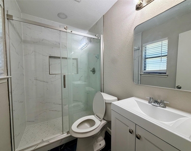 1403 Long Branch Dr - Photo Thumbnail 9