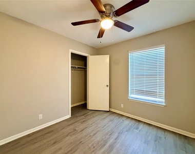 1403 Long Branch Dr - Photo Thumbnail 7