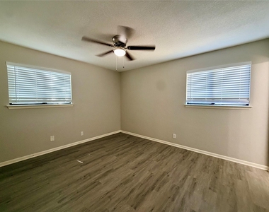 1403 Long Branch Dr - Photo Thumbnail 4