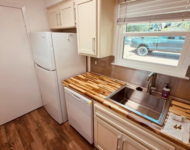 3529 North Hills Dr - Photo Thumbnail 4