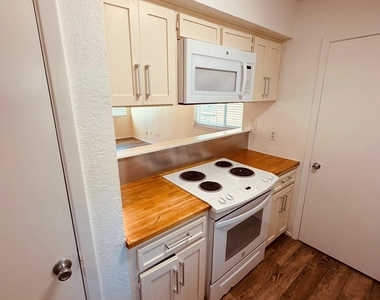 3529 North Hills Dr - Photo Thumbnail 5
