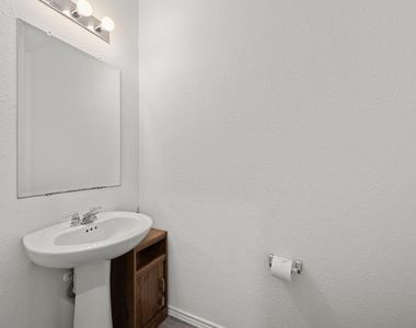 124-a Banyon Dr - Photo Thumbnail 13