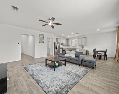 124-a Banyon Dr - Photo Thumbnail 8