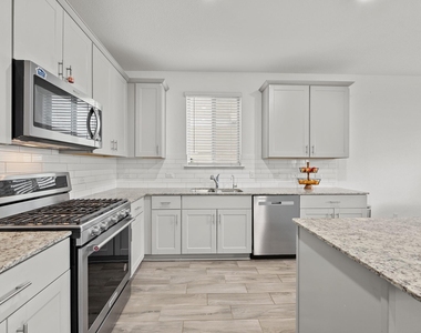 124-a Banyon Dr - Photo Thumbnail 3