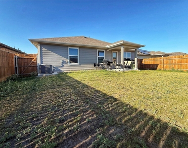 202 Canadian River Trl - Photo Thumbnail 32