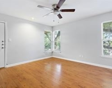 7685 Northcross Dr. Dr - Photo Thumbnail 2
