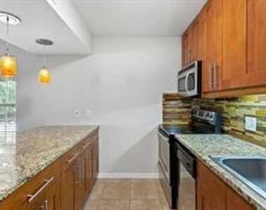 7685 Northcross Dr. Dr - Photo Thumbnail 5