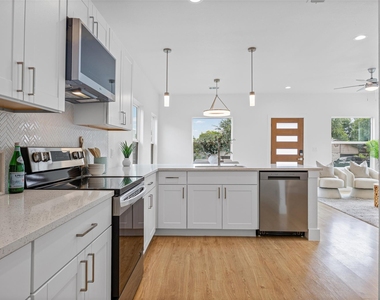 7310 Carver Ave - Photo Thumbnail 9