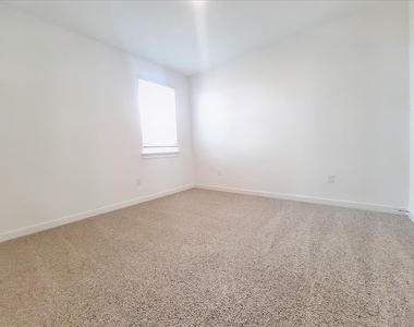 7501 Wheatgrass Path - Photo Thumbnail 16
