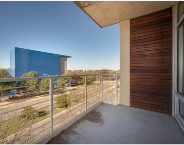 210 Lee Barton Dr - Photo Thumbnail 15