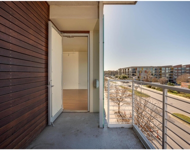 210 Lee Barton Dr - Photo Thumbnail 16