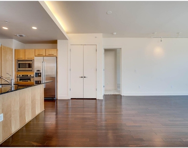210 Lee Barton Dr - Photo Thumbnail 8