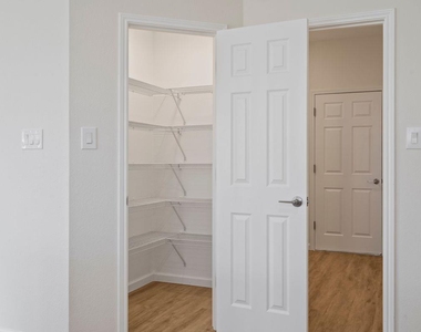 101 Redwood Dr - Photo Thumbnail 16