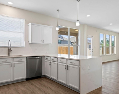 101 Redwood Dr - Photo Thumbnail 13