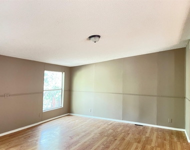 109 High View Ranch Dr - Photo Thumbnail 11
