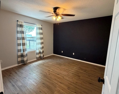 484 Cordova Loop - Photo Thumbnail 9