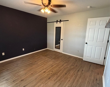 484 Cordova Loop - Photo Thumbnail 10