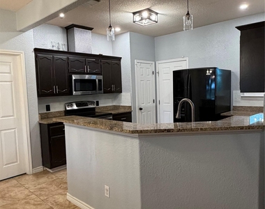 484 Cordova Loop - Photo Thumbnail 15