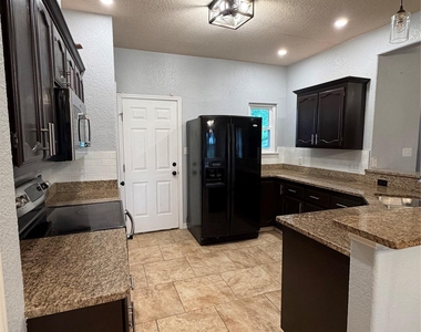 484 Cordova Loop - Photo Thumbnail 16