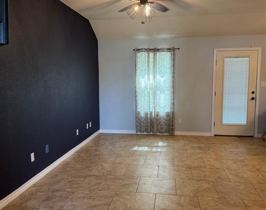 484 Cordova Loop - Photo Thumbnail 19