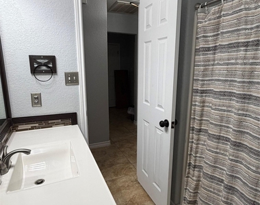484 Cordova Loop - Photo Thumbnail 8