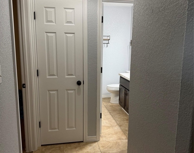 484 Cordova Loop - Photo Thumbnail 6