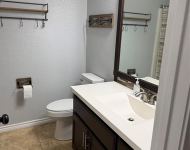 484 Cordova Loop - Photo Thumbnail 7