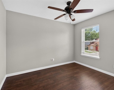 7601 Windrush Dr - Photo Thumbnail 24