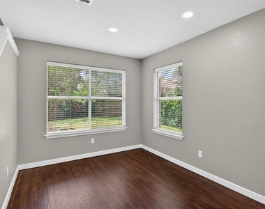 7601 Windrush Dr - Photo Thumbnail 12