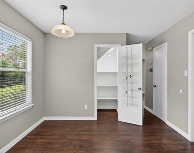 7601 Windrush Dr - Photo Thumbnail 17