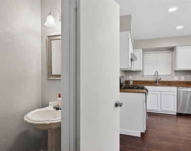 7601 Windrush Dr - Photo Thumbnail 11