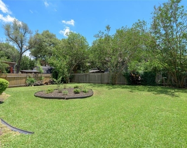 7601 Windrush Dr - Photo Thumbnail 36