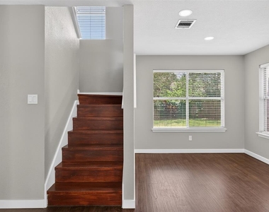 7601 Windrush Dr - Photo Thumbnail 10