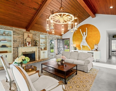10518 Signal Hill Rd - Photo Thumbnail 6