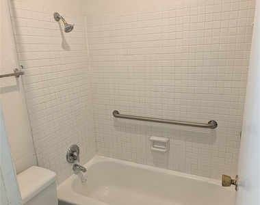 101 E 33rd St - Photo Thumbnail 6
