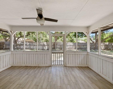 336 Columbine St - Photo Thumbnail 10