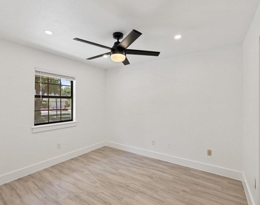 336 Columbine St - Photo Thumbnail 28