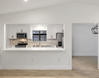 336 Columbine St - Photo Thumbnail 15